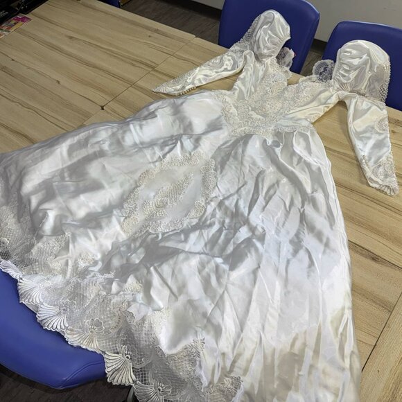 Jean Phoenix Bridal Vintage Wedding Dress with Train - Picture 5 of 15